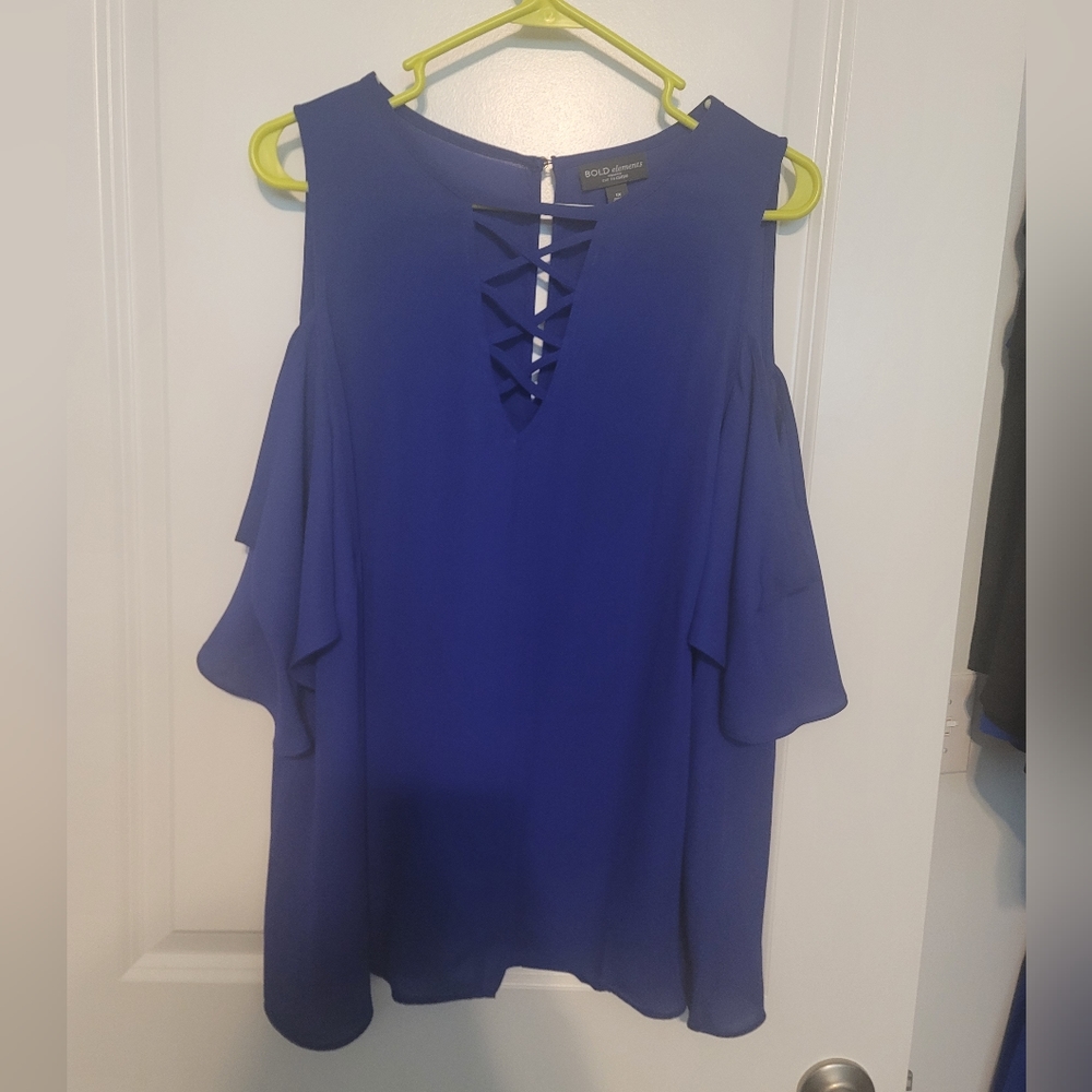 Cold shoulder blue shirt. Never worn. Size 1x I give bundle discounts
